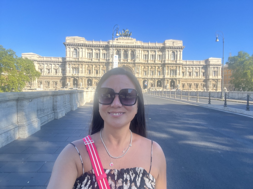 Romina viajando por Roma, Italia